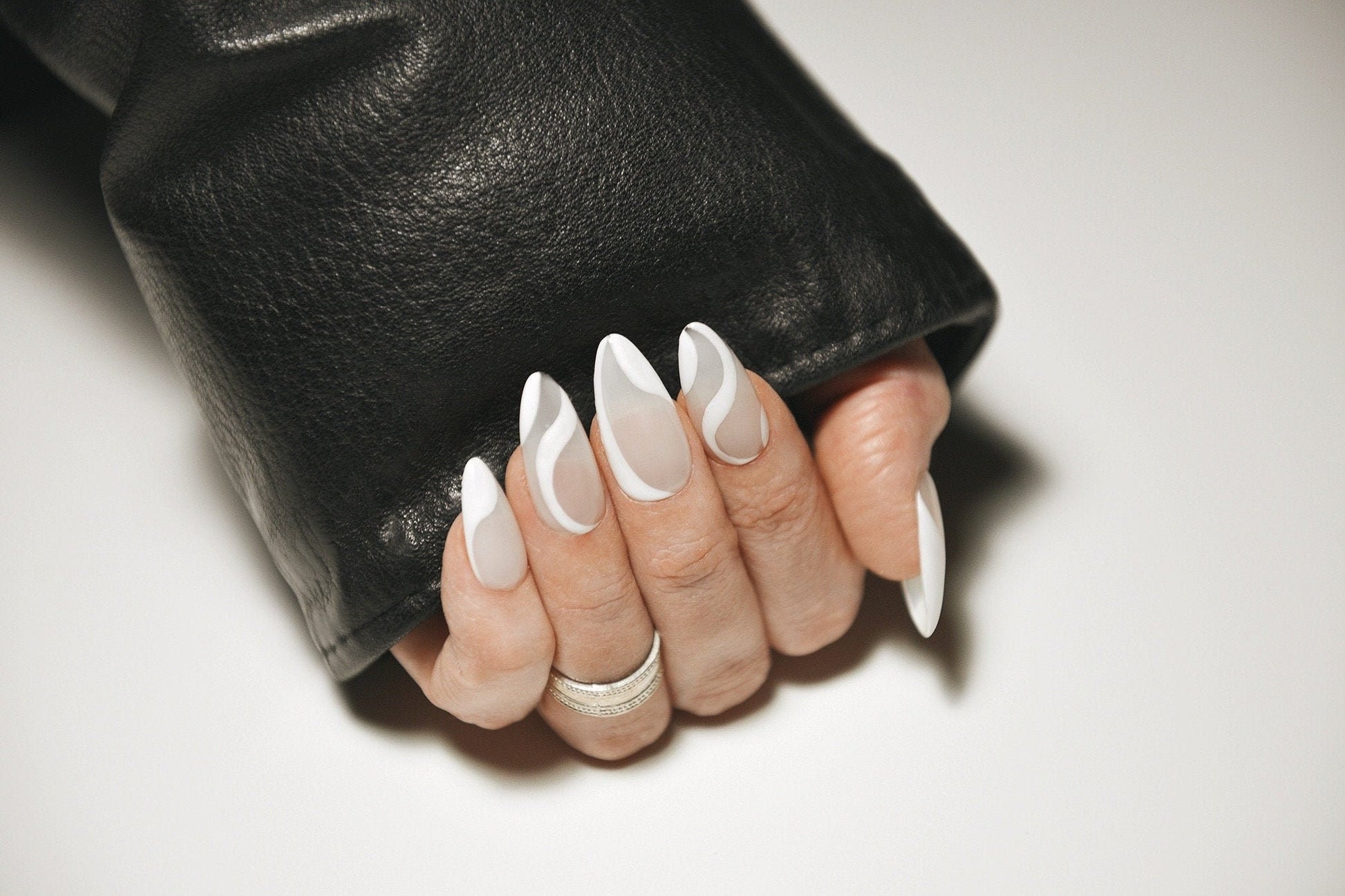 ABSTRACT LINES FRENCH – Luxury Handmade Reusable Press On Nails