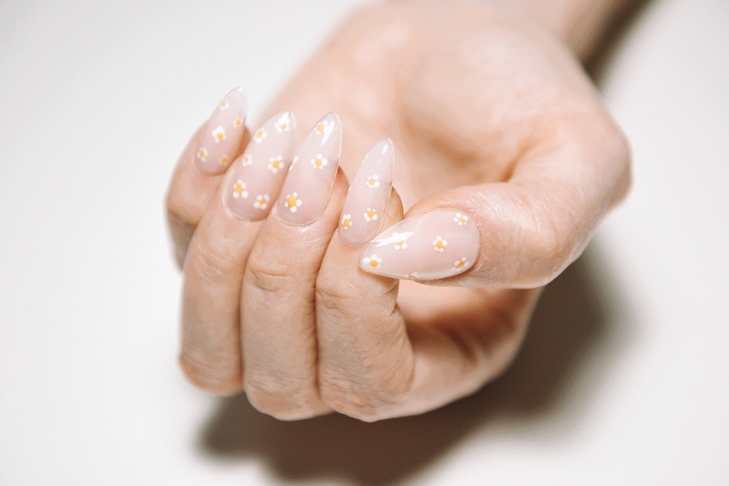 Daisy Pink Press-On Nails – Handmade Glossy or Matte Set | Reusable Floral Nail Art