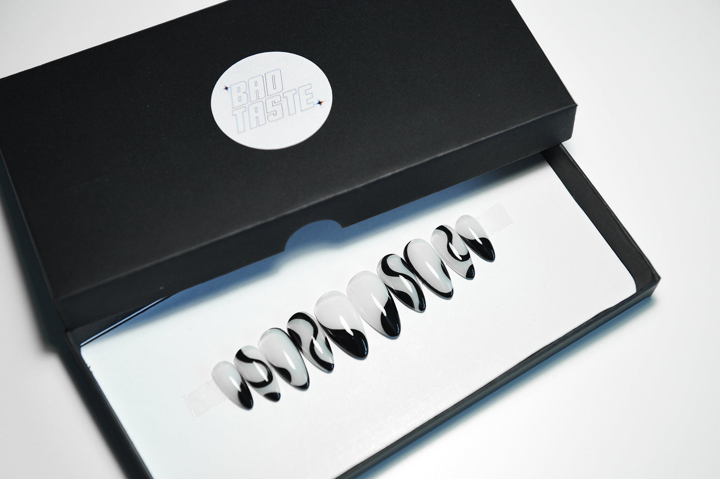 Abstract French Press-On Nails – Minimalist Handmade Gel Set