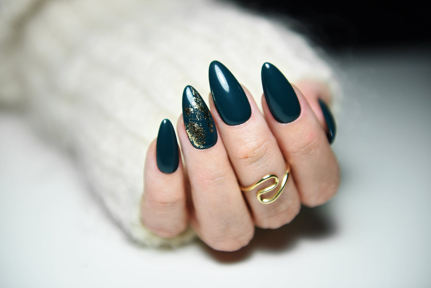 Christmas Green & Gold Press On Nails – Handmade Reusable Holiday Nail Set