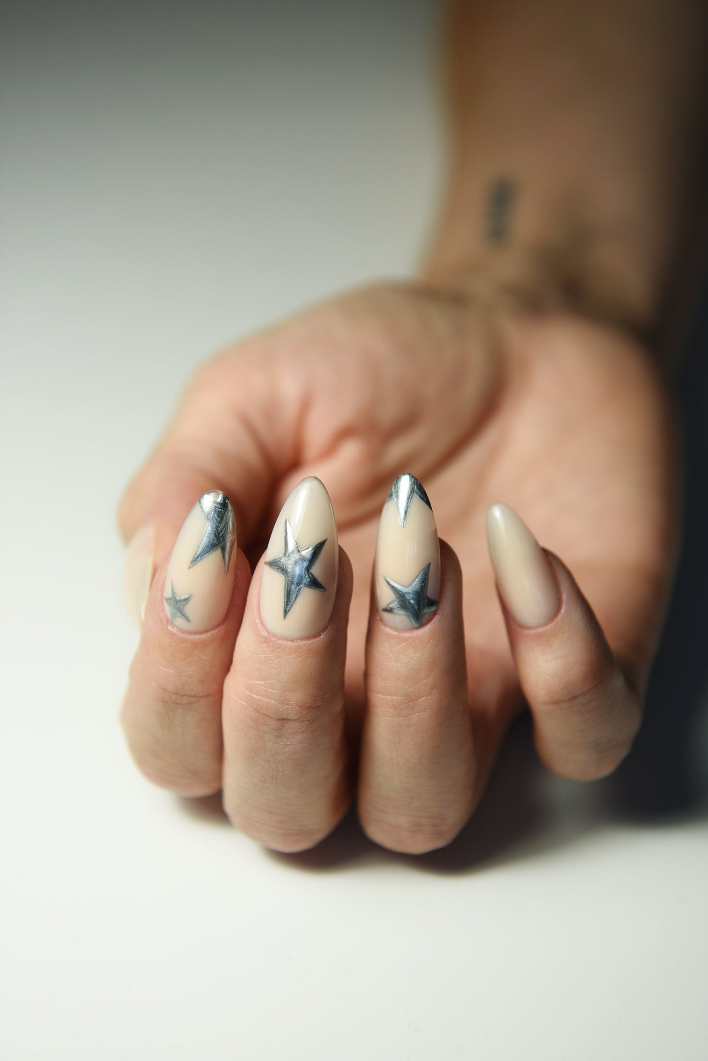 CREME NUDE STARS – Luxury Handmade Reusable Press On Nails