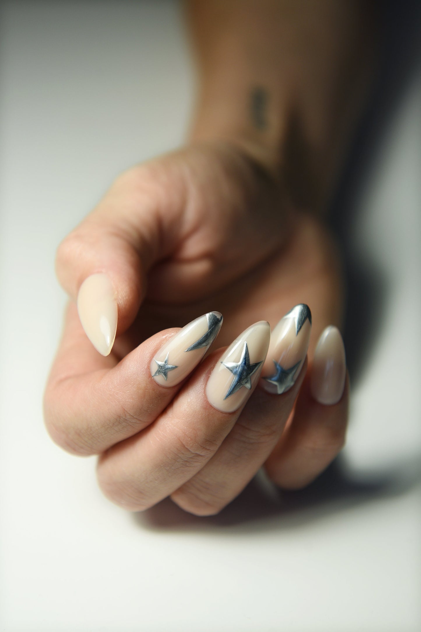 CREME NUDE STARS – Luxury Handmade Reusable Press On Nails