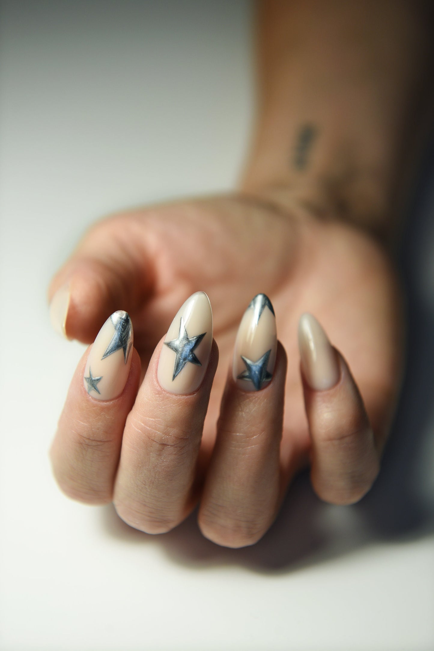 CREME NUDE STARS – Luxury Handmade Reusable Press On Nails