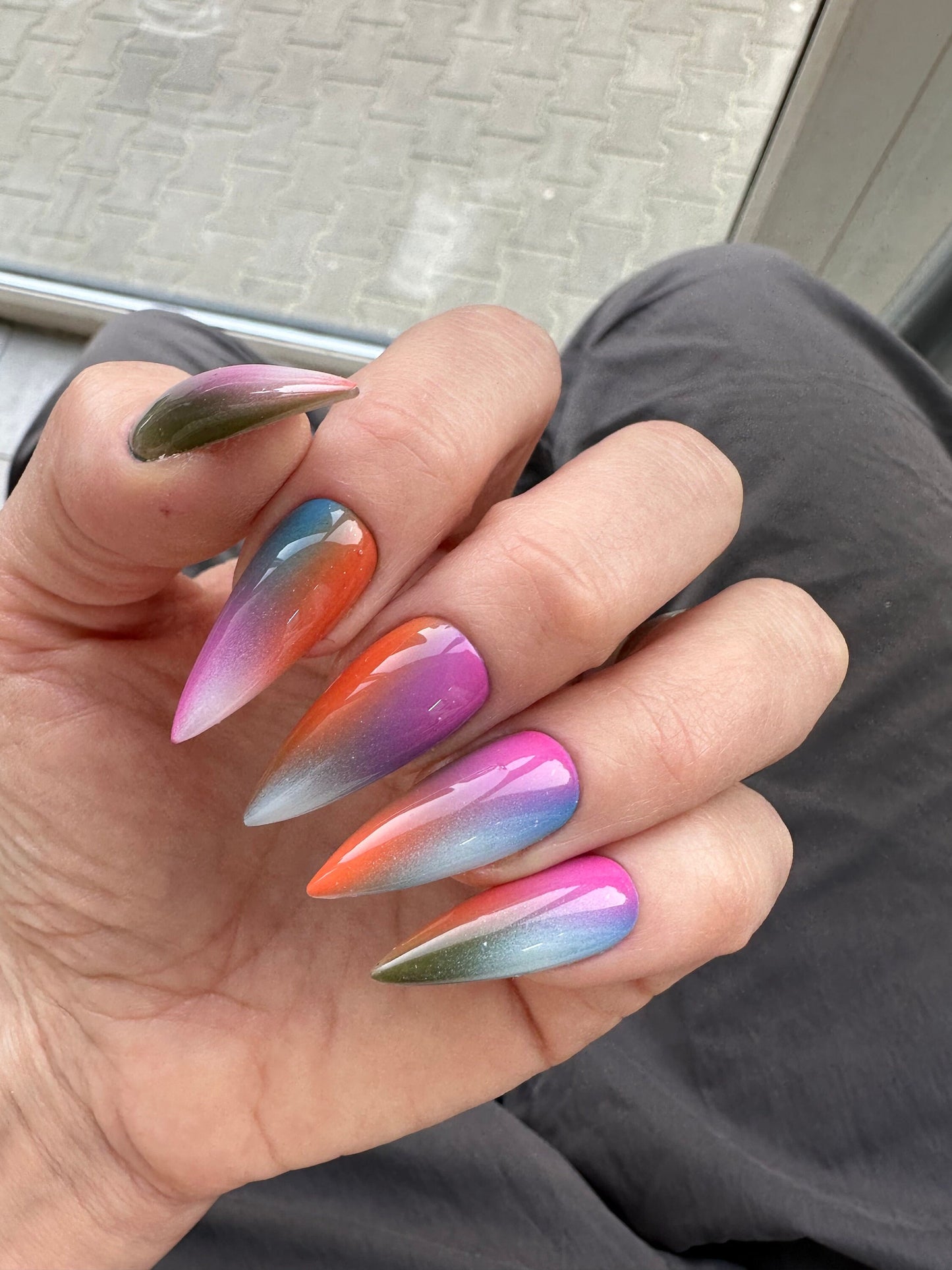 Aura Stains Press-On Nails – Handmade, Colorful, Reusable Nail Set