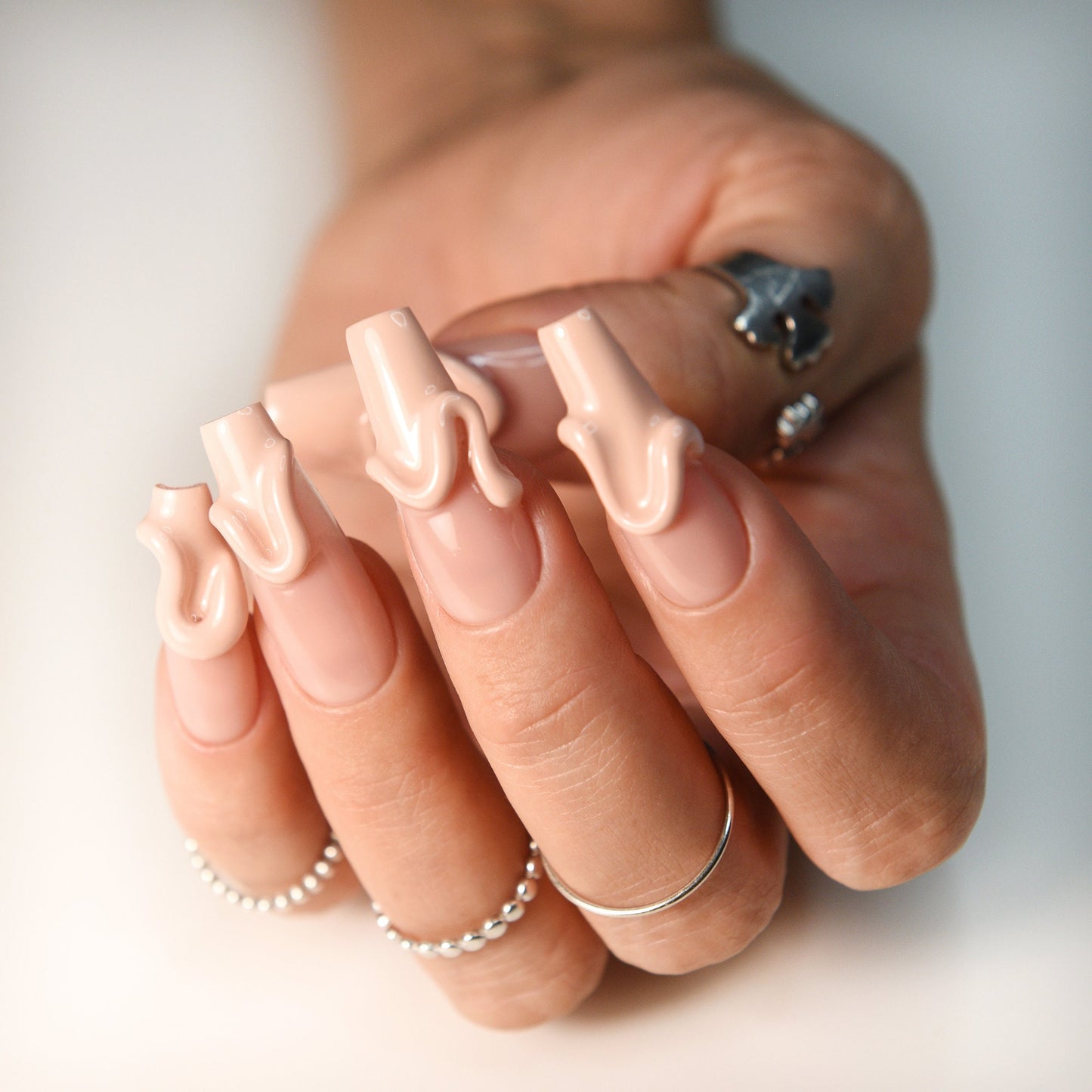 3D swirl nude press on nails, home manicure, reusable fake nails for autumn, fall, acrylic like glue on nails, wedding, party fake nails