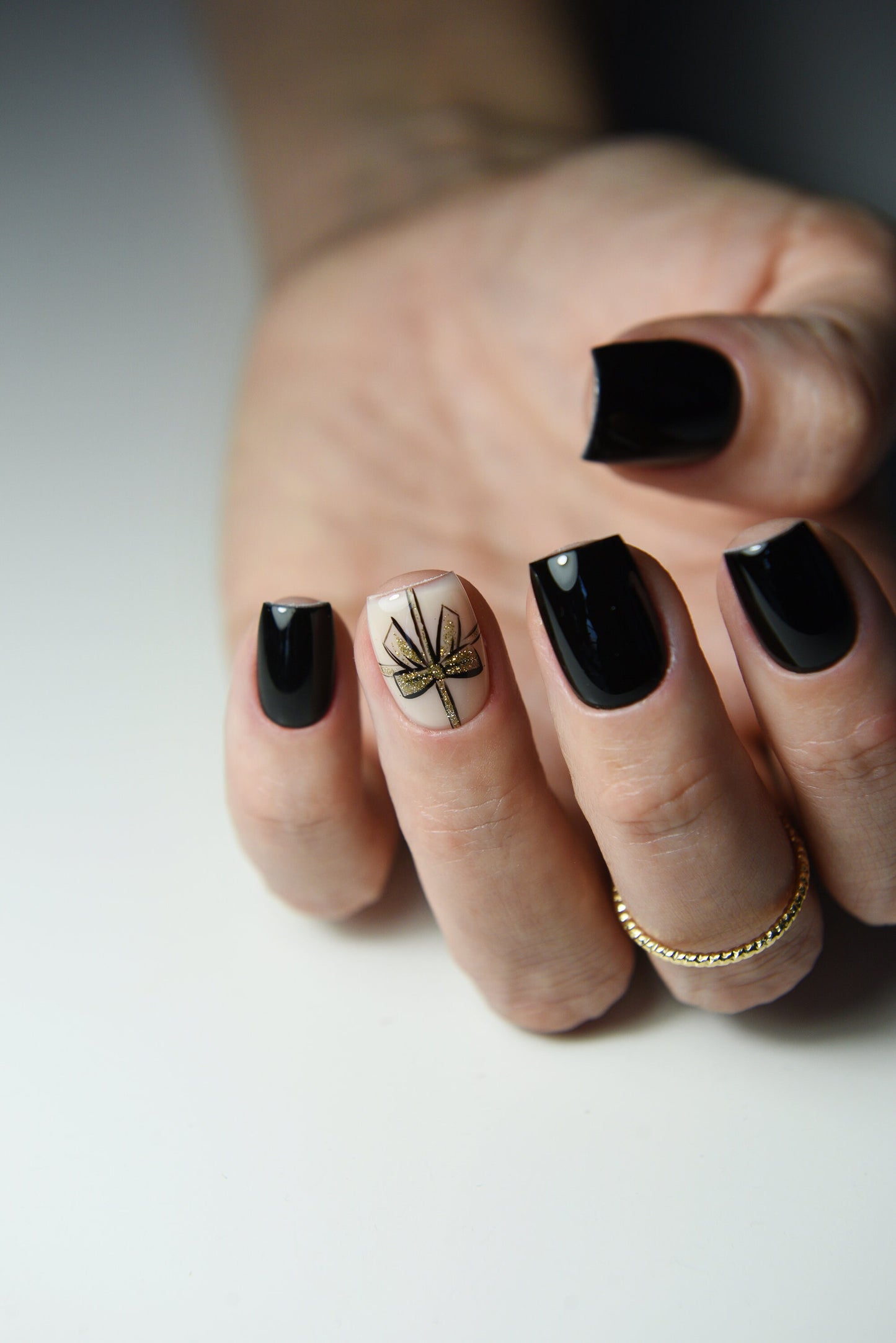 Black Luxury Press-On Nails with Glitter, Reflective Bow Art – Handmade, Reusable, Custom Shape