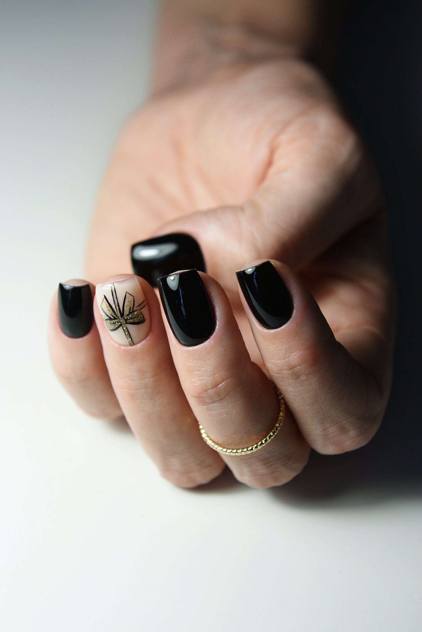 Black Luxury Press-On Nails with Glitter, Reflective Bow Art – Handmade, Reusable, Custom Shape