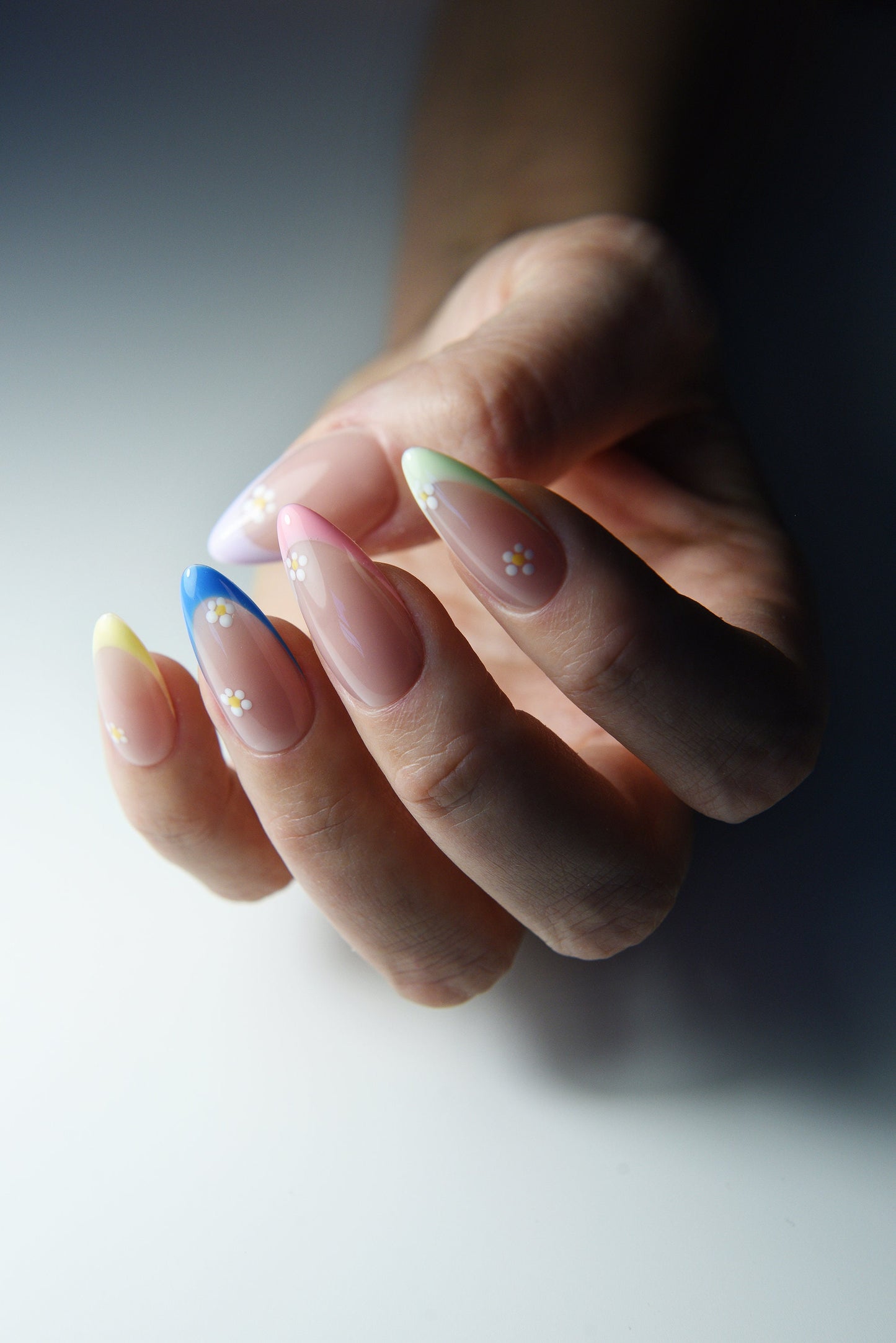 Daisy French Press-On Nails – Handmade Gel Look | Reusable Floral Set for Spring or Gift