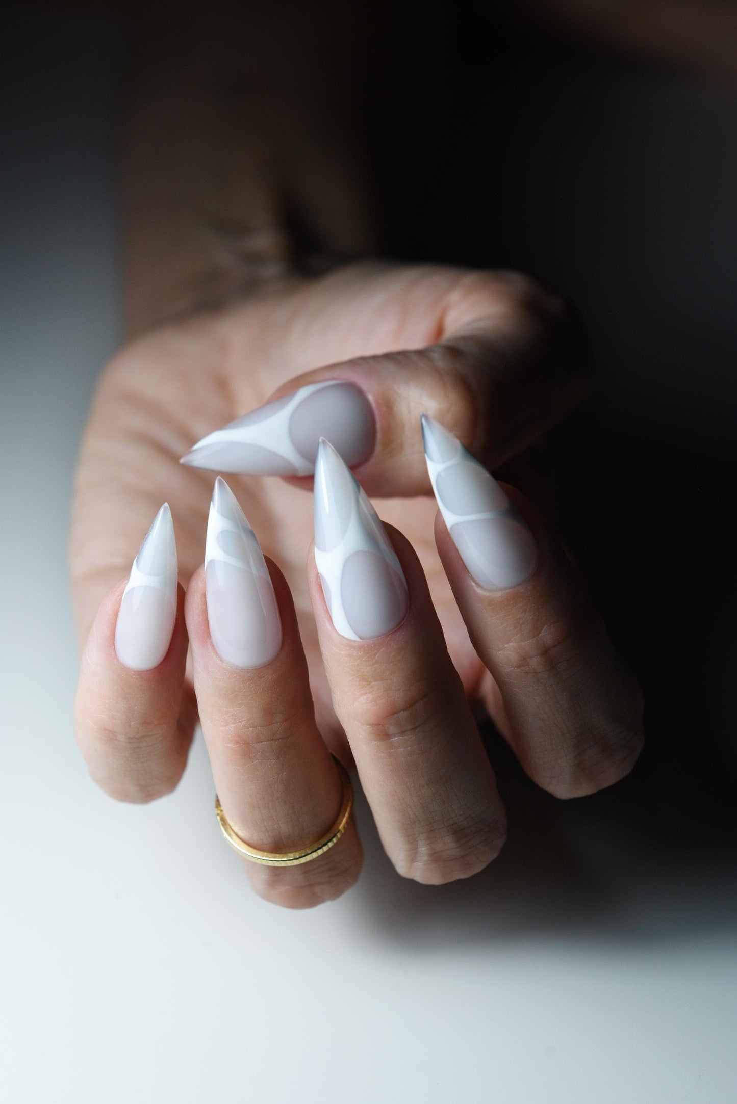 Y2K White Swirl Press-On Nails – Customizable Base – Glossy Retro Vibes – Reusable False Nails for Girly Looks – Luxury Handmade Reusable Press On Nails