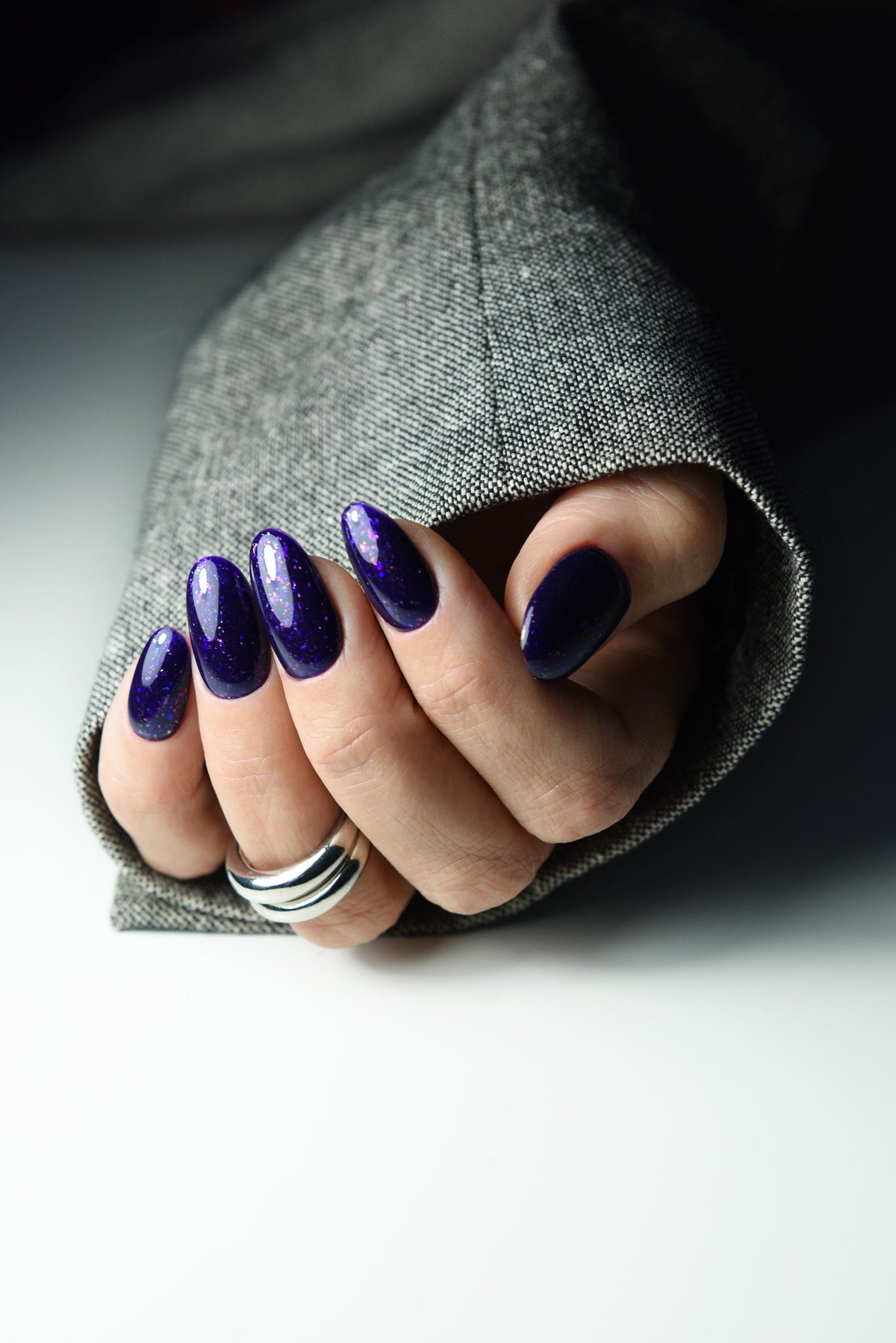 Deep violet press-on nails with subtle purple sparkle – detail view