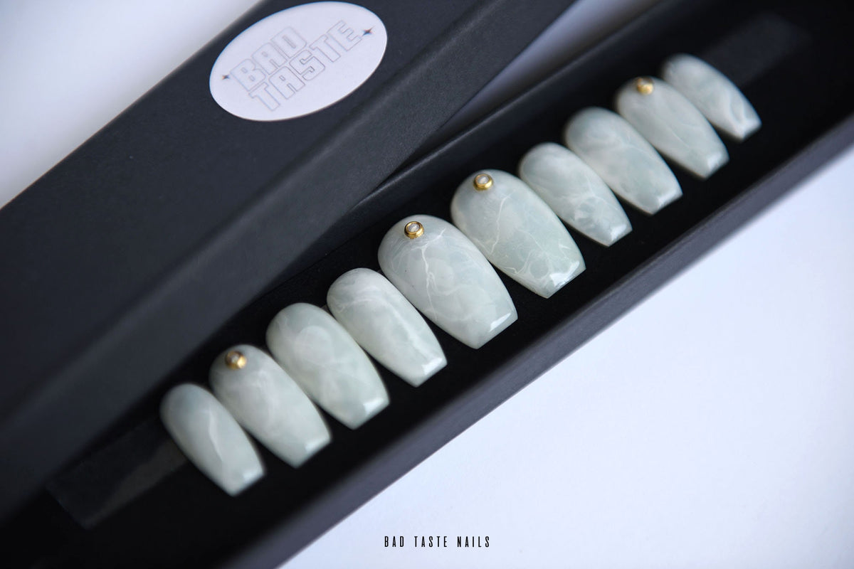 White marble pearl press-on nails with tiny gold accents – detail view