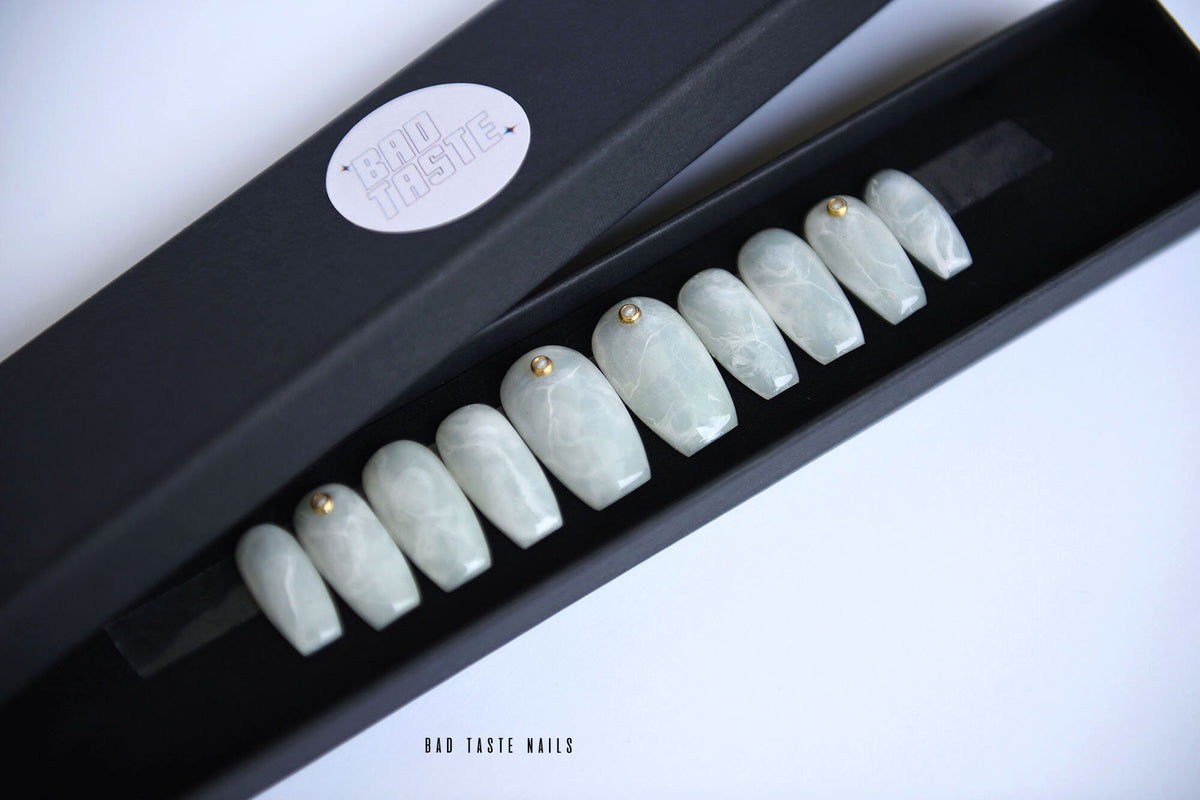 White marble pearl press-on nails with tiny gold accents – detail view