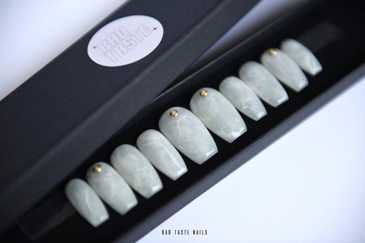 White marble pearl press-on nails with tiny gold accents – detail view