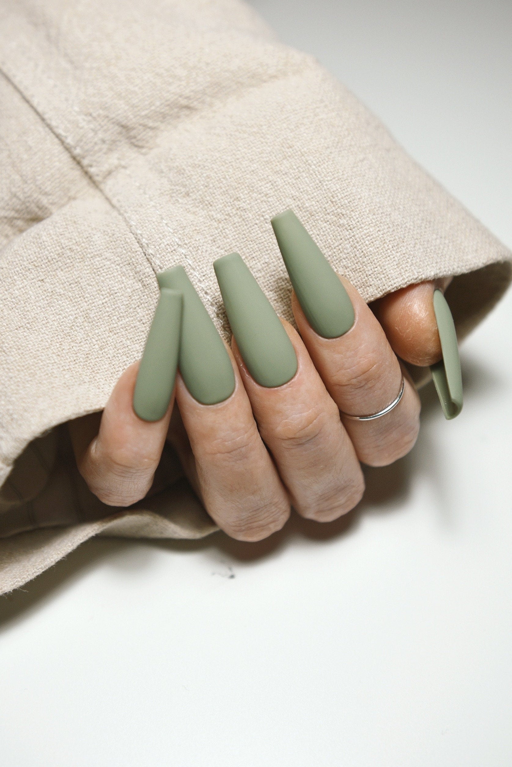 MATCHA GREEN – Luxury Handmade Reusable Press On Nails