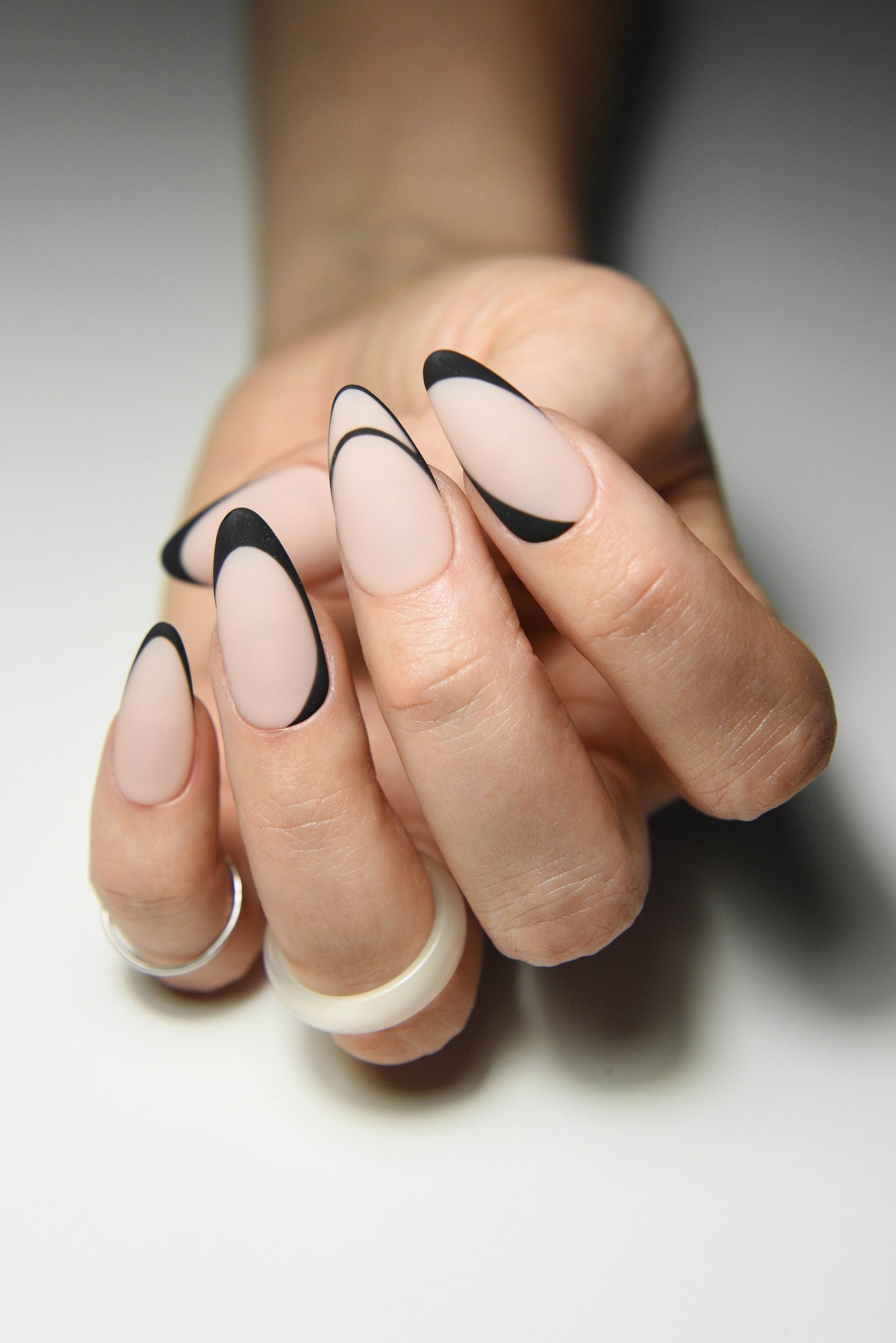 THE ABSTRACT LINES – Luxury Handmade Reusable Press On Nails