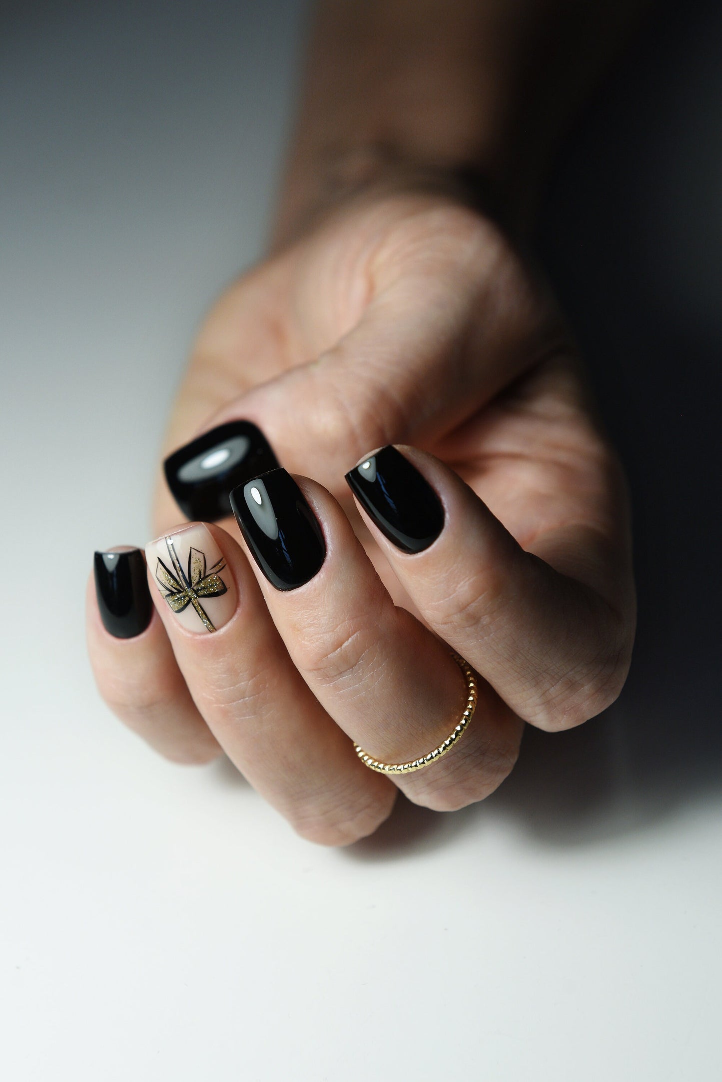 Black Luxury Press-On Nails with Glitter, Reflective Bow Art – Handmade, Reusable, Custom Shape