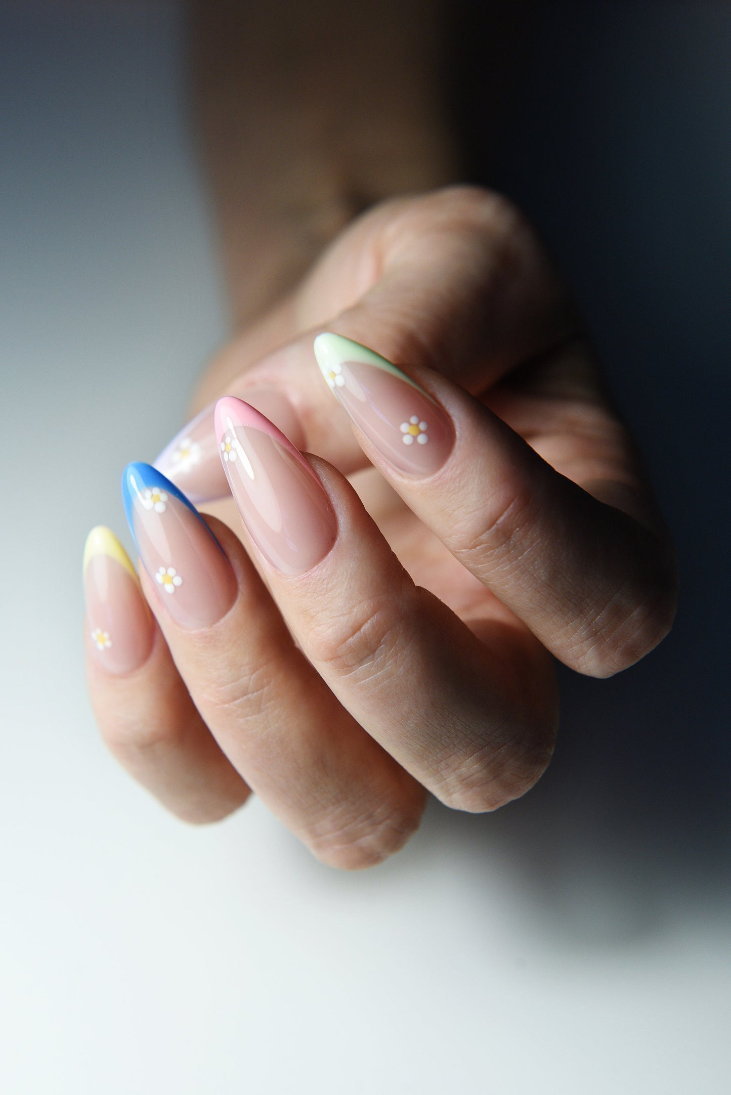 Daisy French Press-On Nails – Handmade Gel Look | Reusable Floral Set for Spring or Gift