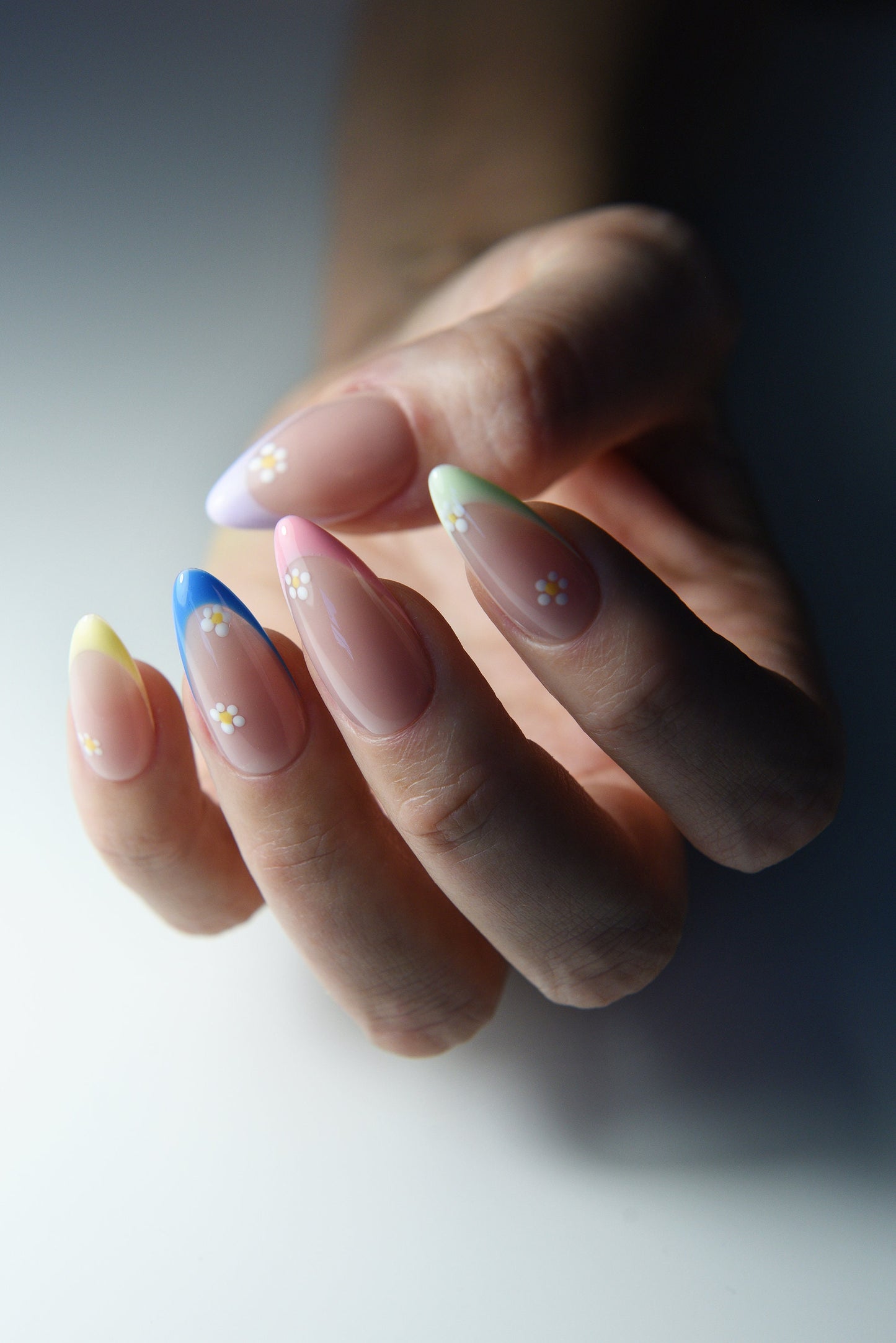 Daisy French Press-On Nails – Handmade Gel Look | Reusable Floral Set for Spring or Gift