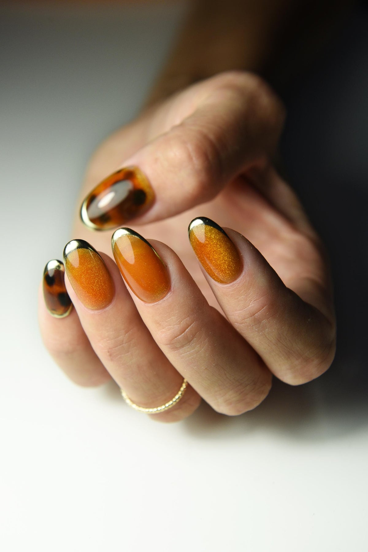 Burnt-orange cat-eye press-on nails with tortoise shell accents